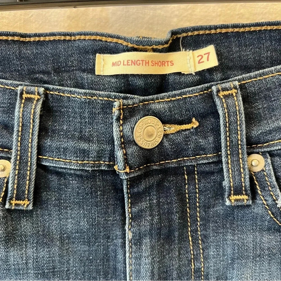 LEVI’S Dark Wash Mid Length Mid Rise Rolled Hemmed Denim Jean Shorts Siz… - Picture 6 of 7